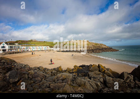 Spiaggia di Porthgwidden e 'l'isola", St Ives, Cornwall, Inghilterra, Regno Unito. Foto Stock