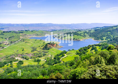 Vista aerea del serbatoio Calero, Calero Parcheggio contea di Santa Clara County, South San Francisco Bay Area di San Jose, California Foto Stock