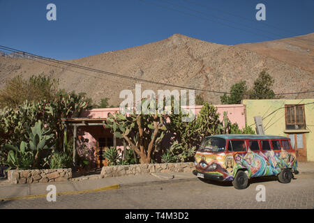 Il colore locale di Pisco Elqui cittadina nella Valle Elqui, Cile Foto Stock