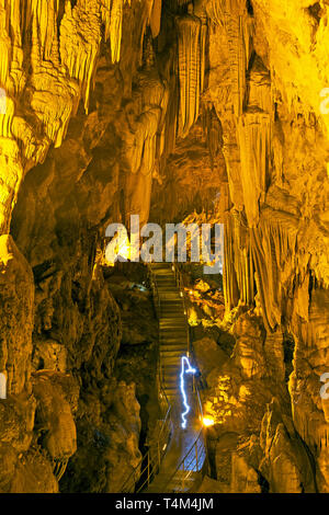 Dim Magarasi flowstone grotta, Kestel, Alanya, Provincia di Antalya, Turchia Foto Stock