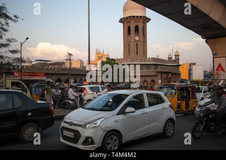 Chiamato dopo il secondo figlio di ultimo Nizam di Hyderabad,Moazzam Jah, la storica torre dell orologio è stato costruito nel 1935 ed è una meta turistica molto destinati Foto Stock