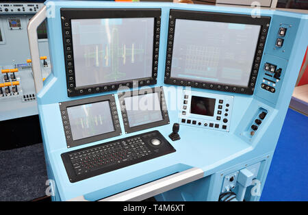 Elettroniche moderne apparecchiature di monitoraggio per l'aviazione Foto Stock