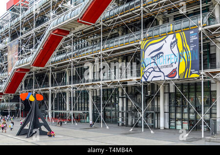 Roy Lichtenstein mostra la pubblicità display board presso il Centro Georges Pompidou Centre Pompidou, Museo d'arte esterno, Musée National d'arte Foto Stock