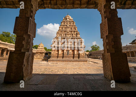 Vista orizzontale del tempio Airavatesvara a Darasuram o Dharasuram, India. Foto Stock