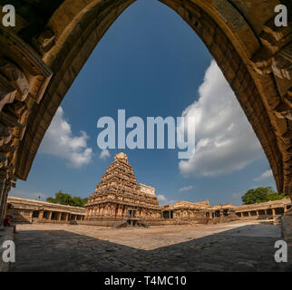 Square vista panoramica del Tempio Airavatesvara a Darasuram o Dharasuram, India. Foto Stock