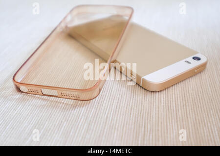 Custodia in silicone per smartphone e telefono, isolato Foto Stock