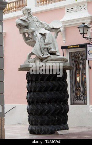 Figueres, Spagna - 'May 3, 2016: scultura all'aperto vicino a Dali's Theatre Foto Stock