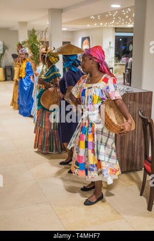 Donne Guianese mostra abiti tradizionali, Guyana, Cayenne, Francia Foto Stock