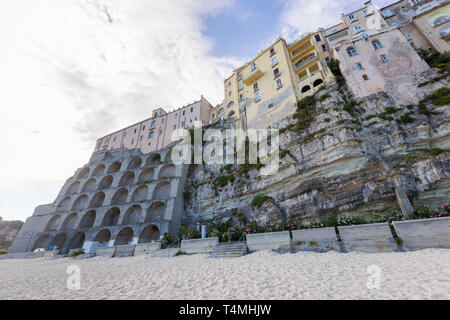 La città di Tropea in provincia di Vibo Valentia, Calabria, Italia. Foto Stock
