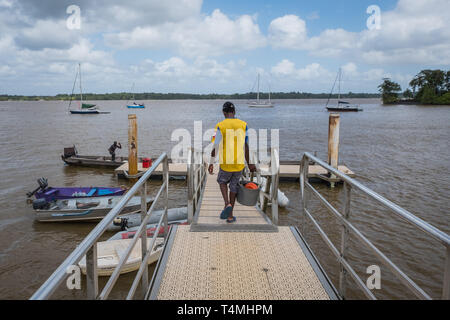 Maroni fiume vicino a Saint-Laurent, Guyana, Saint-Laurent-du-Maroni, Francia Foto Stock