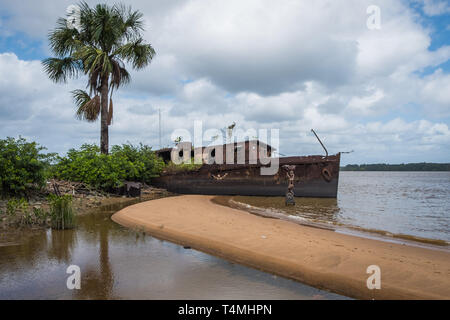 Maroni fiume vicino a Saint-Laurent, Guyana, Saint-Laurent-du-Maroni, Francia Foto Stock
