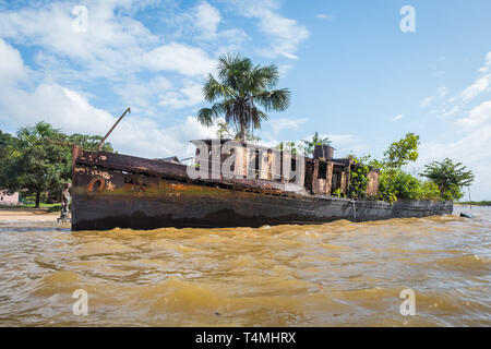 Maroni fiume vicino a Saint-Laurent, Guyana, Saint-Laurent-du-Maroni, Francia Foto Stock