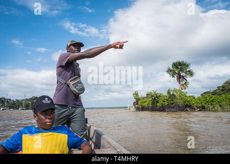 Maroni fiume vicino a Saint-Laurent, Guyana, Saint-Laurent-du-Maroni, Francia Foto Stock