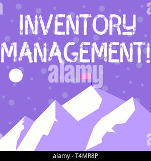 La grafia la scrittura di testo la gestione dell'inventario. Foto concettuale di supervisione noncapitalized attivi e gli articoli in stock le montagne con ombra che indica Foto Stock