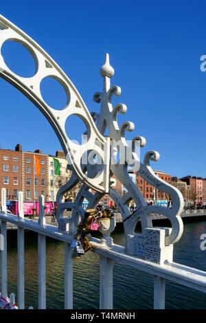 Ponte di Hapenny Foto Stock