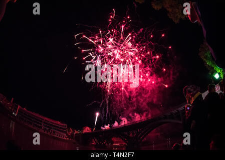 Fuochi d'artificio durante il Festival Lent a Maribor, Slovenia, uno dei più grandi in Europa feste all'aperto, 1 Luglio 2018 Foto Stock