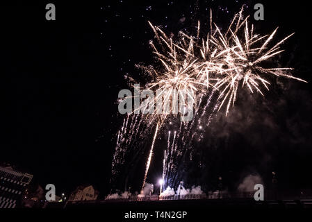 Fuochi d'artificio durante il Festival Lent a Maribor, Slovenia, uno dei più grandi in Europa feste all'aperto, 1 Luglio 2018 Foto Stock