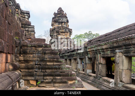 Tempio Bayon livello superiore. Antico tempio indù vicino a Angkor Thom vicino a Angkor Wat e Siem Reap in Cambogia Foto Stock