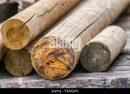 Impilati tondo in legno doghe Foto Stock