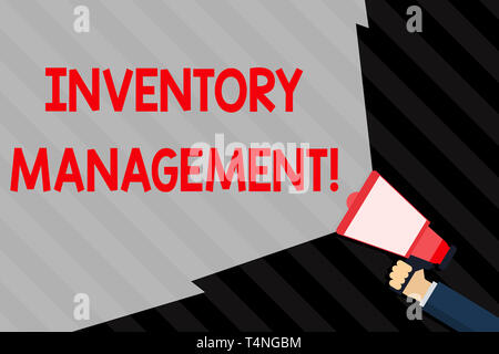 La grafia la scrittura di testo la gestione dell'inventario. Foto concettuale di supervisione delle attività noncapitalized e magazzino articoli mano azienda megafono con vuoto Foto Stock
