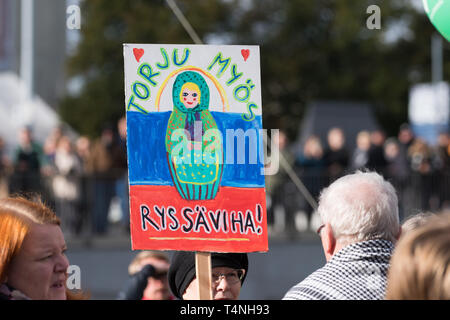 Helsinki, Finlandia - 24 Settembre 2016: Peli poikki - Rikotaan hiljaisuus - rally di protesta contro il razzismo e l'ala destra la violenza degli estremisti di Helsinki Foto Stock