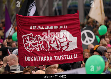 Helsinki, Finlandia - 24 Settembre 2016: Peli poikki - Rikotaan hiljaisuus - rally di protesta contro il razzismo e l'ala destra la violenza degli estremisti di Helsinki Foto Stock