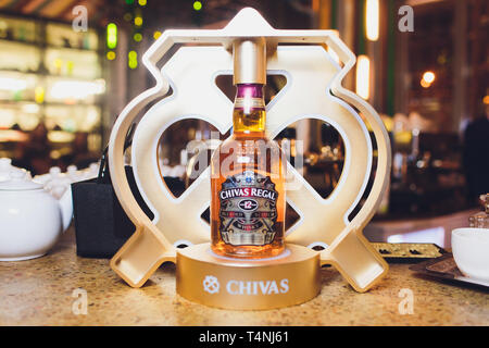 Ufa, Russia, 12 dicembre, 2018: mescolato da whisky invecchiato per almeno 18 anni, Chivas Regal 18 Gold Signature è uno Scotch whisky blended Foto Stock