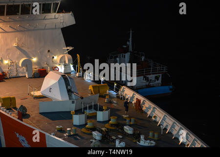 Tsim Sha Tsui Hong Kong - Apr 15, 2019: USCGC Bertholf in visita a Hong Kong. Docking sulla Ocean Terminal. Foto Stock