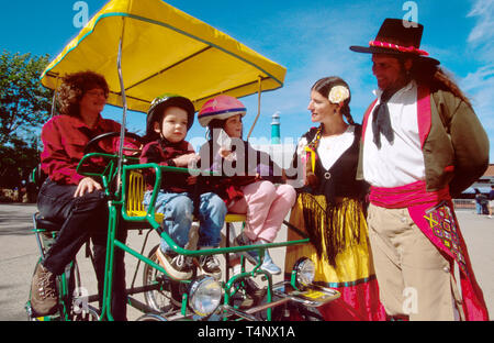 Monterey California,County,Monterey,Fishermans Wharf,Dogana House History Fest,famiglia famiglie genitori genitori figli, madre mamma, padre, re Foto Stock