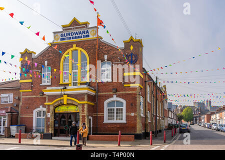 Gurdwara Guru Tegh Bahadar Sahib luogo di culto lungo St Marys Road nel quartiere di Northam a Southampton, Inghilterra, Regno Unito Foto Stock