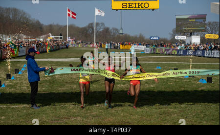 AARHUS, Danimarca - 30 Marzo: U20 WomenÕs gara presso la IAAF World Cross Country Championships il 30 marzo 2019 ad Aarhus in Danimarca Foto Stock