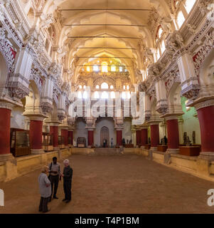 Square vista dentro la sala da ballo al Thirumalai Nayak Palace a Madurai, India. Foto Stock