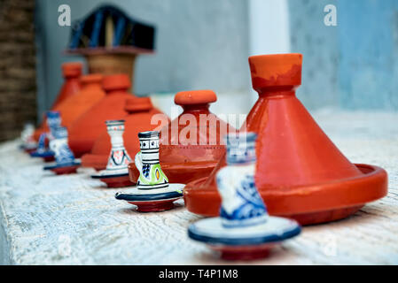 Recipiente Di Coccio Per Olio.Tagine Marocchino Tradizionale Pentola Di Coccio Sono Venduti Nei Mercati Di Tutto Il Marocco Foto Stock Alamy