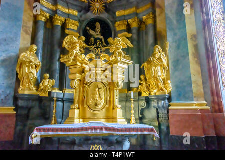 Altamente ornati in stile barocco cappella witihn il Katedra greckokatolicka pw. Św. Wincentego i św. Jakuba (greco la cattedrale cattolica di San Winceslas e Foto Stock