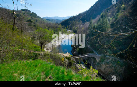 Il ponte di diavoli 'Pont de diable' in thuyets nella regione ardeche in Francia Foto Stock