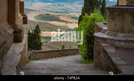 Vista della Val d'Orcia da Pienza, in Toscana, Italia Foto Stock