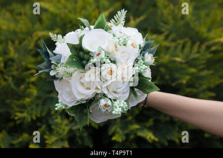 Bellissimi fiori artificiali intese con colori vivaci e di aspetto naturale. Foto Stock