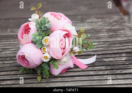 Bellissimi fiori artificiali intese con colori vivaci e di aspetto naturale. Foto Stock