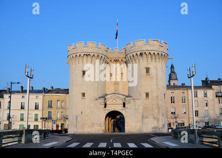 La porta Chaussée (Chaussée Gate), Verdun, Francia. Fortificata per la città vecchia. Foto Stock