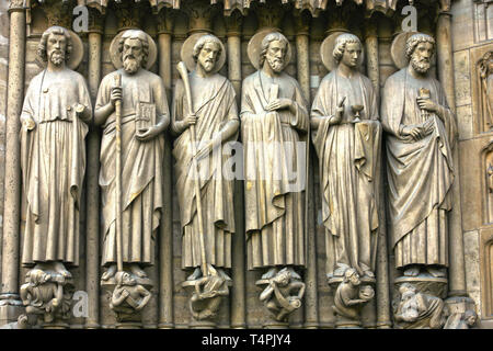 Notre Dame de Paris carhedral carving scultura in Francia Foto Stock