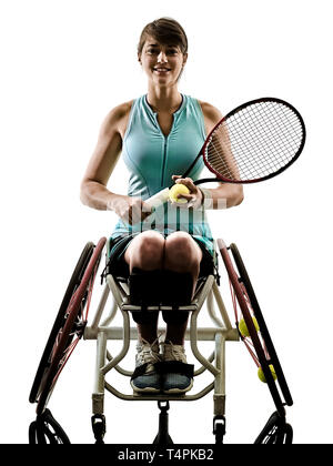 Un caucasian giovani handicappati giocatore di tennis donna in sport in carrozzella tudio in silhouette isolati su sfondo bianco Foto Stock