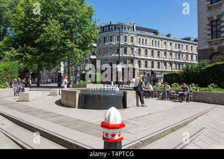 Street Fountain, Old Bailey, Ludgate Hill, città di Londra Greater London, England, Regno Unito Foto Stock