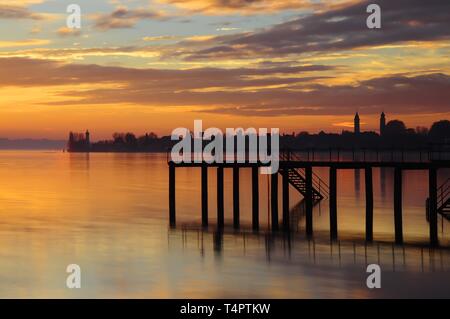 Tramonto sul lago di Costanza si affaccia Lindau, Baviera, Germania, Europa Foto Stock