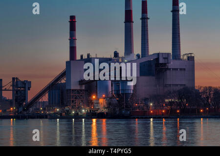 Ravenswood stazione di generazione a Alba Foto Stock