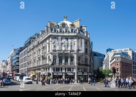 Ludgate Circus, Ludgate Hill, città di Londra Greater London, England, Regno Unito Foto Stock