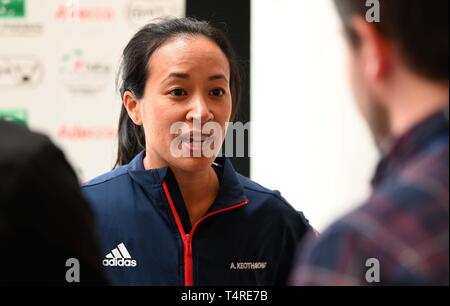 Stratford, Londra, Regno Unito. 18 apr 2019. Anne Keithavong (capitano della Gran Bretagna team). Gran Bretagna Capitani conferenza stampa in vista del Mondiale II gruppo play off in BNP Paribas Fed Cup. Lee Valley hockey e il centro tennis. Queen Elizabeth Olympic Park. Stratford. Londra. Regno Unito. 18/04/2019. Credito: Sport In immagini/Alamy Live News Foto Stock