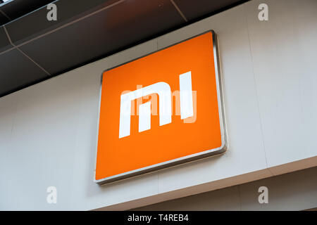 9 aprile 2019 - Hong Kong, Cina - Xiaomi logo del marchio visto in Mong Kok, Hong Kong. (Credito Immagine: © Daniel Fung/SOPA immagini via ZUMA filo) Foto Stock