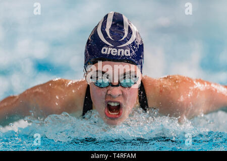 Glasgow, Regno Unito. Xviii Apr, 2019. Betsy Mago di Northampton compete in Womens aprire 200m Butterfly durante il terzo giorno del British Swimming Championships 2019 a Tollcross International centro nuoto il giovedì 18 aprile, 2019 a Glasgow in Scozia. Credito: Taka G Wu/Alamy Live News Foto Stock