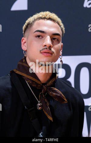 18 aprile 2019, il Land della Baviera, Grünwald: Badchieff, musicista, giunge alla presentazione del "su di te' Awards per il social media personalità dell'anno in Bavaria Film city. Foto: Matthias esitano di fronte/dpa Foto Stock