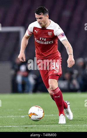 Napoli, Italia. Xviii Apr, 2019. GranitÊXhaka di Arsenal durante la UEFA Europa League quarti di finale match tra Napoli e Arsenal allo Stadio San Paolo di Napoli Italia il 18 aprile 2019. Foto di Giuseppe mafia. Credit: UK Sports Pics Ltd/Alamy Live News Foto Stock